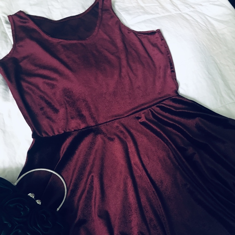Teen Medium or Small Maroon Velour Dress 😍😊